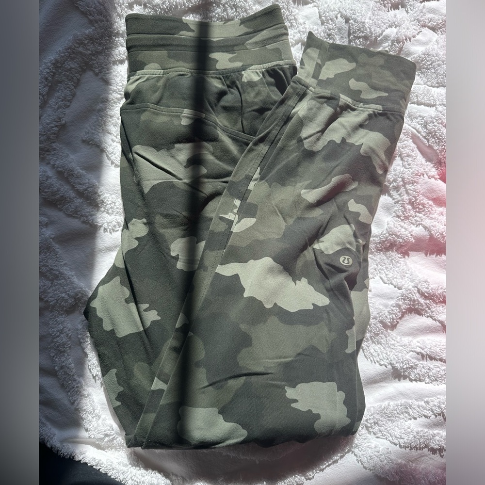 Lululemon joggers, size 6.
